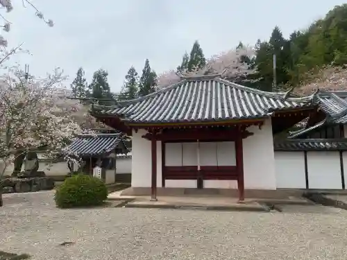 粉河寺の{uncategorized: "未分類", other: "その他", undefined: "問題あり", building: "その他建物", grave: "お墓", sacred_gate: "鳥居", guardian: "狛犬", statue: "像", buddha: "仏像", history: "歴史", nature: "自然", garden: "庭園", animal: "動物", pagoda: "塔", temizu: "手水舎", mountain_gate: "山門・神門", sanctuary: "本殿・本堂", subordinate: "末社・摂社", art: "芸術", scenery: "景色", jizo: "地蔵", ema: "絵馬", goshuin: "御朱印", omikuji: "おみくじ", items: "授与品その他", amulet: "お守り", goshuincho: "御朱印帳", eats: "食事", festival: "お祭り", votive_dance: "神楽", shichigosan: "七五三参", wedding: "結婚式", experience: "体験その他", initially: "初詣", around: "周辺", anti_infection: "感染症対策"}