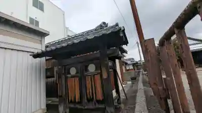仏光寺長浜別院の{uncategorized: "未分類", other: "その他", undefined: "問題あり", building: "その他建物", grave: "お墓", sacred_gate: "鳥居", guardian: "狛犬", statue: "像", buddha: "仏像", history: "歴史", nature: "自然", garden: "庭園", animal: "動物", pagoda: "塔", temizu: "手水舎", mountain_gate: "山門・神門", sanctuary: "本殿・本堂", subordinate: "末社・摂社", art: "芸術", scenery: "景色", jizo: "地蔵", ema: "絵馬", goshuin: "御朱印", omikuji: "おみくじ", items: "授与品その他", amulet: "お守り", goshuincho: "御朱印帳", eats: "食事", festival: "お祭り", votive_dance: "神楽", shichigosan: "七五三参", wedding: "結婚式", experience: "体験その他", initially: "初詣", around: "周辺", anti_infection: "感染症対策"}