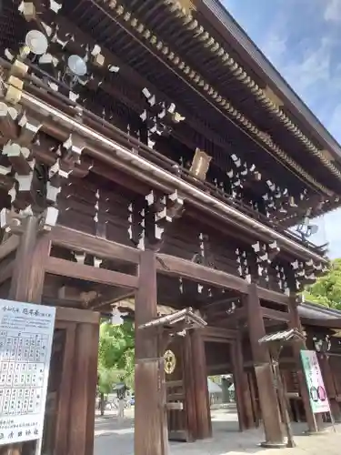 真清田神社の山門