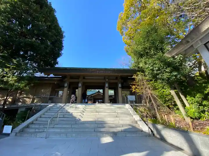 東郷神社の山門・神門