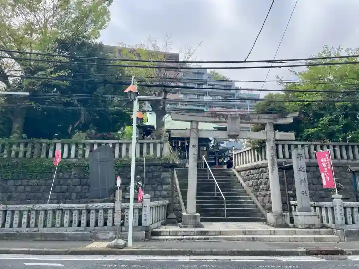 子之神社の{uncategorized: "未分類", other: "その他", undefined: "問題あり", building: "その他建物", grave: "お墓", sacred_gate: "鳥居", guardian: "狛犬", statue: "像", buddha: "仏像", history: "歴史", nature: "自然", garden: "庭園", animal: "動物", pagoda: "塔", temizu: "手水舎", mountain_gate: "山門・神門", sanctuary: "本殿・本堂", subordinate: "末社・摂社", art: "芸術", scenery: "景色", jizo: "地蔵", ema: "絵馬", goshuin: "御朱印", omikuji: "おみくじ", items: "授与品その他", amulet: "お守り", goshuincho: "御朱印帳", eats: "食事", festival: "お祭り", votive_dance: "神楽", shichigosan: "七五三参", wedding: "結婚式", experience: "体験その他", initially: "初詣", around: "周辺", anti_infection: "感染症対策"}