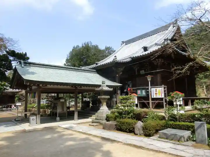白峯寺の本殿・本堂