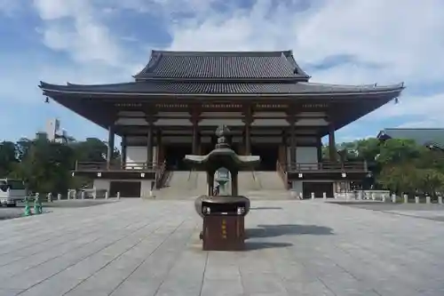 西新井大師総持寺の本殿・本堂