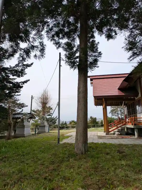 神山稲荷神社の{uncategorized: "未分類", other: "その他", undefined: "問題あり", building: "その他建物", grave: "お墓", sacred_gate: "鳥居", guardian: "狛犬", statue: "像", buddha: "仏像", history: "歴史", nature: "自然", garden: "庭園", animal: "動物", pagoda: "塔", temizu: "手水舎", mountain_gate: "山門・神門", sanctuary: "本殿・本堂", subordinate: "末社・摂社", art: "芸術", scenery: "景色", jizo: "地蔵", ema: "絵馬", goshuin: "御朱印", omikuji: "おみくじ", items: "授与品その他", amulet: "お守り", goshuincho: "御朱印帳", eats: "食事", festival: "お祭り", votive_dance: "神楽", shichigosan: "七五三参", wedding: "結婚式", experience: "体験その他", initially: "初詣", around: "周辺", anti_infection: "感染症対策"}