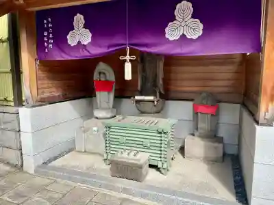 東福院の{uncategorized: "未分類", other: "その他", undefined: "問題あり", building: "その他建物", grave: "お墓", sacred_gate: "鳥居", guardian: "狛犬", statue: "像", buddha: "仏像", history: "歴史", nature: "自然", garden: "庭園", animal: "動物", pagoda: "塔", temizu: "手水舎", mountain_gate: "山門・神門", sanctuary: "本殿・本堂", subordinate: "末社・摂社", art: "芸術", scenery: "景色", jizo: "地蔵", ema: "絵馬", goshuin: "御朱印", omikuji: "おみくじ", items: "授与品その他", amulet: "お守り", goshuincho: "御朱印帳", eats: "食事", festival: "お祭り", votive_dance: "神楽", shichigosan: "七五三参", wedding: "結婚式", experience: "体験その他", initially: "初詣", around: "周辺", anti_infection: "感染症対策"}