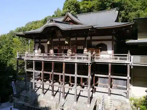 狸谷山不動院の本殿・本堂