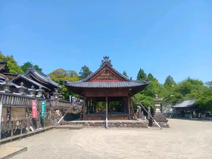 加佐美神社の{uncategorized: "未分類", other: "その他", undefined: "問題あり", building: "その他建物", grave: "お墓", sacred_gate: "鳥居", guardian: "狛犬", statue: "像", buddha: "仏像", history: "歴史", nature: "自然", garden: "庭園", animal: "動物", pagoda: "塔", temizu: "手水舎", mountain_gate: "山門・神門", sanctuary: "本殿・本堂", subordinate: "末社・摂社", art: "芸術", scenery: "景色", jizo: "地蔵", ema: "絵馬", goshuin: "御朱印", omikuji: "おみくじ", items: "授与品その他", amulet: "お守り", goshuincho: "御朱印帳", eats: "食事", festival: "お祭り", votive_dance: "神楽", shichigosan: "七五三参", wedding: "結婚式", experience: "体験その他", initially: "初詣", around: "周辺", anti_infection: "感染症対策"}