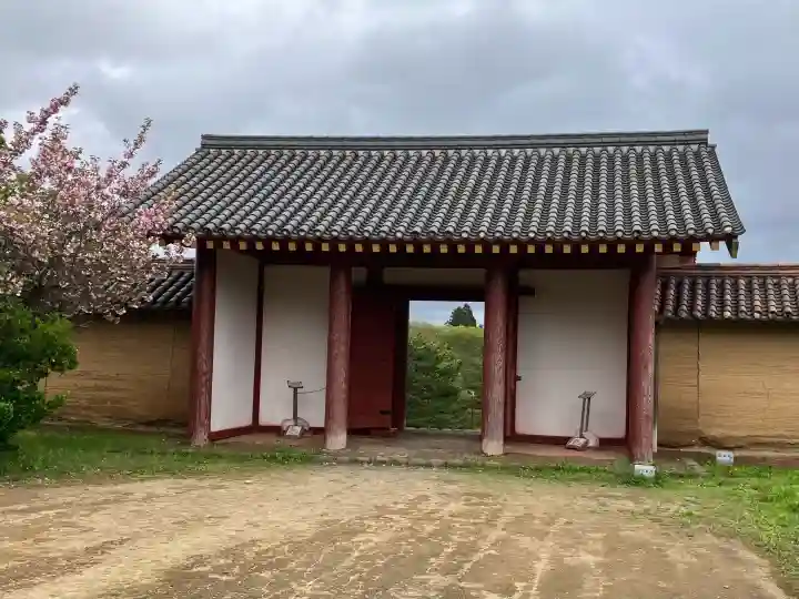 秋田県護國神社の{uncategorized: "未分類", other: "その他", undefined: "問題あり", building: "その他建物", grave: "お墓", sacred_gate: "鳥居", guardian: "狛犬", statue: "像", buddha: "仏像", history: "歴史", nature: "自然", garden: "庭園", animal: "動物", pagoda: "塔", temizu: "手水舎", mountain_gate: "山門・神門", sanctuary: "本殿・本堂", subordinate: "末社・摂社", art: "芸術", scenery: "景色", jizo: "地蔵", ema: "絵馬", goshuin: "御朱印", omikuji: "おみくじ", items: "授与品その他", amulet: "お守り", goshuincho: "御朱印帳", eats: "食事", festival: "お祭り", votive_dance: "神楽", shichigosan: "七五三参", wedding: "結婚式", experience: "体験その他", initially: "初詣", around: "周辺", anti_infection: "感染症対策"}