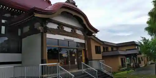 春宮寺の本殿・本堂