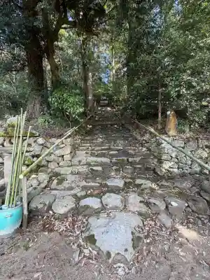 眞名井神社の{uncategorized: "未分類", other: "その他", undefined: "問題あり", building: "その他建物", grave: "お墓", sacred_gate: "鳥居", guardian: "狛犬", statue: "像", buddha: "仏像", history: "歴史", nature: "自然", garden: "庭園", animal: "動物", pagoda: "塔", temizu: "手水舎", mountain_gate: "山門・神門", sanctuary: "本殿・本堂", subordinate: "末社・摂社", art: "芸術", scenery: "景色", jizo: "地蔵", ema: "絵馬", goshuin: "御朱印", omikuji: "おみくじ", items: "授与品その他", amulet: "お守り", goshuincho: "御朱印帳", eats: "食事", festival: "お祭り", votive_dance: "神楽", shichigosan: "七五三参", wedding: "結婚式", experience: "体験その他", initially: "初詣", around: "周辺", anti_infection: "感染症対策"}