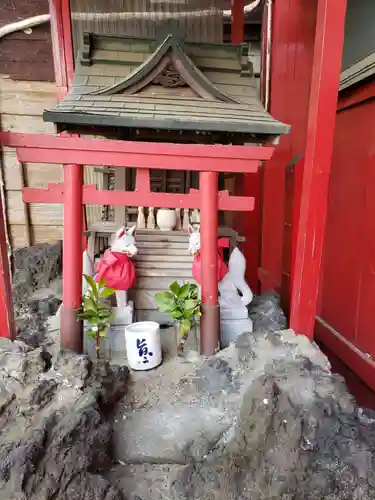 初台出世稲荷大明神の末社・摂社