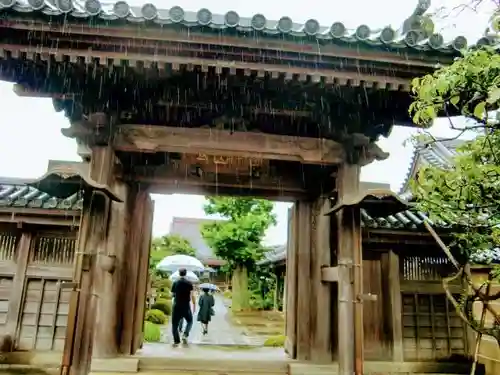 西栄寺の山門