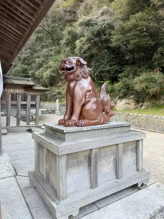 美保神社の{uncategorized: "未分類", other: "その他", undefined: "問題あり", building: "その他建物", grave: "お墓", sacred_gate: "鳥居", guardian: "狛犬", statue: "像", buddha: "仏像", history: "歴史", nature: "自然", garden: "庭園", animal: "動物", pagoda: "塔", temizu: "手水舎", mountain_gate: "山門・神門", sanctuary: "本殿・本堂", subordinate: "末社・摂社", art: "芸術", scenery: "景色", jizo: "地蔵", ema: "絵馬", goshuin: "御朱印", omikuji: "おみくじ", items: "授与品その他", amulet: "お守り", goshuincho: "御朱印帳", eats: "食事", festival: "お祭り", votive_dance: "神楽", shichigosan: "七五三参", wedding: "結婚式", experience: "体験その他", initially: "初詣", around: "周辺", anti_infection: "感染症対策"}