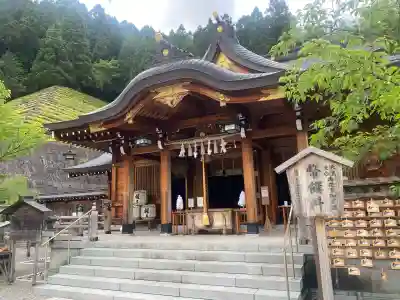 丹生川上神社(上社)の{uncategorized: "未分類", other: "その他", undefined: "問題あり", building: "その他建物", grave: "お墓", sacred_gate: "鳥居", guardian: "狛犬", statue: "像", buddha: "仏像", history: "歴史", nature: "自然", garden: "庭園", animal: "動物", pagoda: "塔", temizu: "手水舎", mountain_gate: "山門・神門", sanctuary: "本殿・本堂", subordinate: "末社・摂社", art: "芸術", scenery: "景色", jizo: "地蔵", ema: "絵馬", goshuin: "御朱印", omikuji: "おみくじ", items: "授与品その他", amulet: "お守り", goshuincho: "御朱印帳", eats: "食事", festival: "お祭り", votive_dance: "神楽", shichigosan: "七五三参", wedding: "結婚式", experience: "体験その他", initially: "初詣", around: "周辺", anti_infection: "感染症対策"}