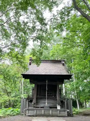 旧信濃神社の本殿