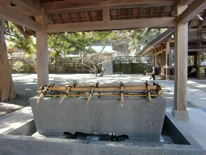 安房神社の手水舎