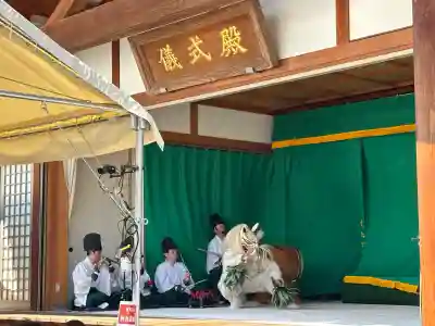 廣島護國神社の{uncategorized: "未分類", other: "その他", undefined: "問題あり", building: "その他建物", grave: "お墓", sacred_gate: "鳥居", guardian: "狛犬", statue: "像", buddha: "仏像", history: "歴史", nature: "自然", garden: "庭園", animal: "動物", pagoda: "塔", temizu: "手水舎", mountain_gate: "山門・神門", sanctuary: "本殿・本堂", subordinate: "末社・摂社", art: "芸術", scenery: "景色", jizo: "地蔵", ema: "絵馬", goshuin: "御朱印", omikuji: "おみくじ", items: "授与品その他", amulet: "お守り", goshuincho: "御朱印帳", eats: "食事", festival: "お祭り", votive_dance: "神楽", shichigosan: "七五三参", wedding: "結婚式", experience: "体験その他", initially: "初詣", around: "周辺", anti_infection: "感染症対策"}