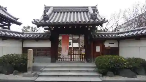 銀山寺の山門