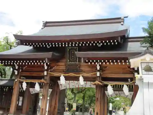 湊川神社の山門