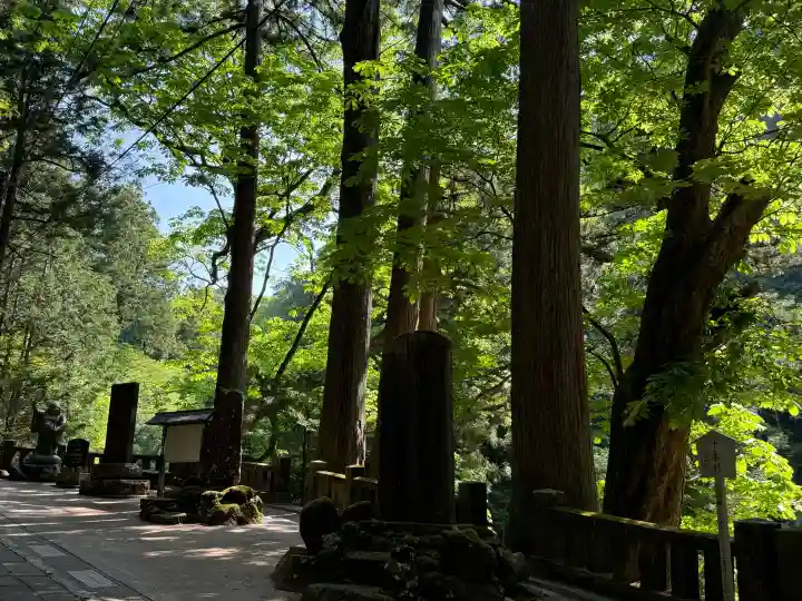 榛名神社の{uncategorized: "未分類", other: "その他", undefined: "問題あり", building: "その他建物", grave: "お墓", sacred_gate: "鳥居", guardian: "狛犬", statue: "像", buddha: "仏像", history: "歴史", nature: "自然", garden: "庭園", animal: "動物", pagoda: "塔", temizu: "手水舎", mountain_gate: "山門・神門", sanctuary: "本殿・本堂", subordinate: "末社・摂社", art: "芸術", scenery: "景色", jizo: "地蔵", ema: "絵馬", goshuin: "御朱印", omikuji: "おみくじ", items: "授与品その他", amulet: "お守り", goshuincho: "御朱印帳", eats: "食事", festival: "お祭り", votive_dance: "神楽", shichigosan: "七五三参", wedding: "結婚式", experience: "体験その他", initially: "初詣", around: "周辺", anti_infection: "感染症対策"}