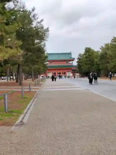 平安神宮の{uncategorized: "未分類", other: "その他", undefined: "問題あり", building: "その他建物", grave: "お墓", sacred_gate: "鳥居", guardian: "狛犬", statue: "像", buddha: "仏像", history: "歴史", nature: "自然", garden: "庭園", animal: "動物", pagoda: "塔", temizu: "手水舎", mountain_gate: "山門・神門", sanctuary: "本殿・本堂", subordinate: "末社・摂社", art: "芸術", scenery: "景色", jizo: "地蔵", ema: "絵馬", goshuin: "御朱印", omikuji: "おみくじ", items: "授与品その他", amulet: "お守り", goshuincho: "御朱印帳", eats: "食事", festival: "お祭り", votive_dance: "神楽", shichigosan: "七五三参", wedding: "結婚式", experience: "体験その他", initially: "初詣", around: "周辺", anti_infection: "感染症対策"}