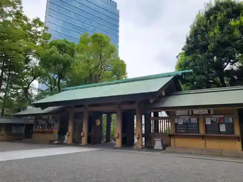 東郷神社の山門・神門