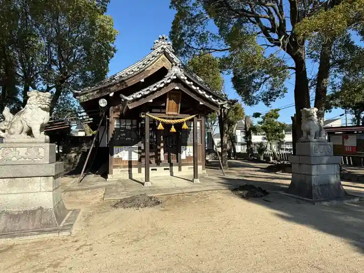 六所社(安井)の{uncategorized: "未分類", other: "その他", undefined: "問題あり", building: "その他建物", grave: "お墓", sacred_gate: "鳥居", guardian: "狛犬", statue: "像", buddha: "仏像", history: "歴史", nature: "自然", garden: "庭園", animal: "動物", pagoda: "塔", temizu: "手水舎", mountain_gate: "山門・神門", sanctuary: "本殿・本堂", subordinate: "末社・摂社", art: "芸術", scenery: "景色", jizo: "地蔵", ema: "絵馬", goshuin: "御朱印", omikuji: "おみくじ", items: "授与品その他", amulet: "お守り", goshuincho: "御朱印帳", eats: "食事", festival: "お祭り", votive_dance: "神楽", shichigosan: "七五三参", wedding: "結婚式", experience: "体験その他", initially: "初詣", around: "周辺", anti_infection: "感染症対策"}