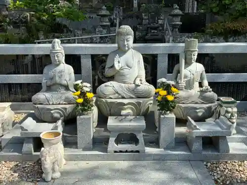 清雲寺の{uncategorized: "未分類", other: "その他", undefined: "問題あり", building: "その他建物", grave: "お墓", sacred_gate: "鳥居", guardian: "狛犬", statue: "像", buddha: "仏像", history: "歴史", nature: "自然", garden: "庭園", animal: "動物", pagoda: "塔", temizu: "手水舎", mountain_gate: "山門・神門", sanctuary: "本殿・本堂", subordinate: "末社・摂社", art: "芸術", scenery: "景色", jizo: "地蔵", ema: "絵馬", goshuin: "御朱印", omikuji: "おみくじ", items: "授与品その他", amulet: "お守り", goshuincho: "御朱印帳", eats: "食事", festival: "お祭り", votive_dance: "神楽", shichigosan: "七五三参", wedding: "結婚式", experience: "体験その他", initially: "初詣", around: "周辺", anti_infection: "感染症対策"}