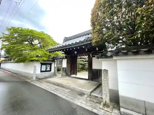 梅香寺の山門