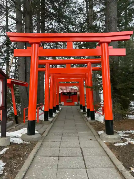 芽室神社の{uncategorized: "未分類", other: "その他", undefined: "問題あり", building: "その他建物", grave: "お墓", sacred_gate: "鳥居", guardian: "狛犬", statue: "像", buddha: "仏像", history: "歴史", nature: "自然", garden: "庭園", animal: "動物", pagoda: "塔", temizu: "手水舎", mountain_gate: "山門・神門", sanctuary: "本殿・本堂", subordinate: "末社・摂社", art: "芸術", scenery: "景色", jizo: "地蔵", ema: "絵馬", goshuin: "御朱印", omikuji: "おみくじ", items: "授与品その他", amulet: "お守り", goshuincho: "御朱印帳", eats: "食事", festival: "お祭り", votive_dance: "神楽", shichigosan: "七五三参", wedding: "結婚式", experience: "体験その他", initially: "初詣", around: "周辺", anti_infection: "感染症対策"}