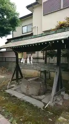 尾萬稲荷神社の手水舎
