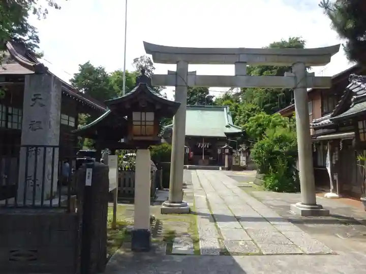 高円寺天祖神社の鳥居