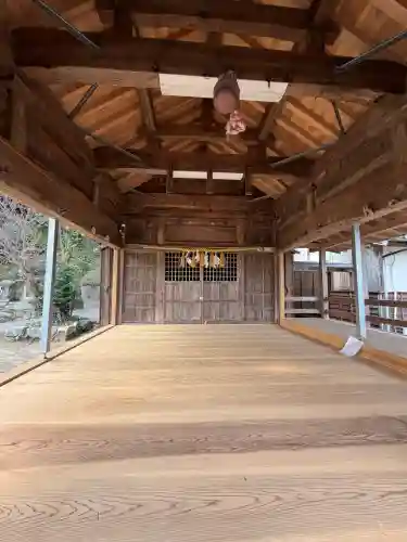 四所神社の{uncategorized: "未分類", other: "その他", undefined: "問題あり", building: "その他建物", grave: "お墓", sacred_gate: "鳥居", guardian: "狛犬", statue: "像", buddha: "仏像", history: "歴史", nature: "自然", garden: "庭園", animal: "動物", pagoda: "塔", temizu: "手水舎", mountain_gate: "山門・神門", sanctuary: "本殿・本堂", subordinate: "末社・摂社", art: "芸術", scenery: "景色", jizo: "地蔵", ema: "絵馬", goshuin: "御朱印", omikuji: "おみくじ", items: "授与品その他", amulet: "お守り", goshuincho: "御朱印帳", eats: "食事", festival: "お祭り", votive_dance: "神楽", shichigosan: "七五三参", wedding: "結婚式", experience: "体験その他", initially: "初詣", around: "周辺", anti_infection: "感染症対策"}