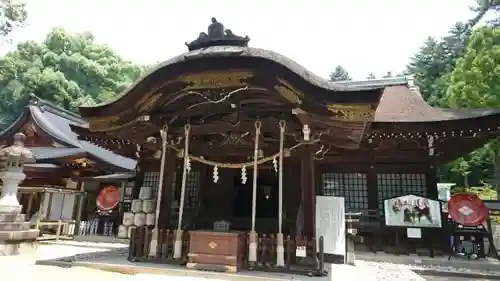 武田神社の本殿・本堂