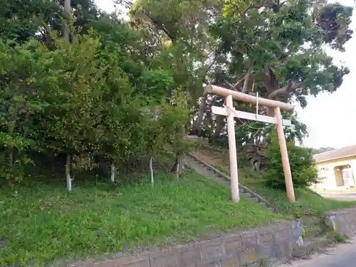 大六天王の鳥居