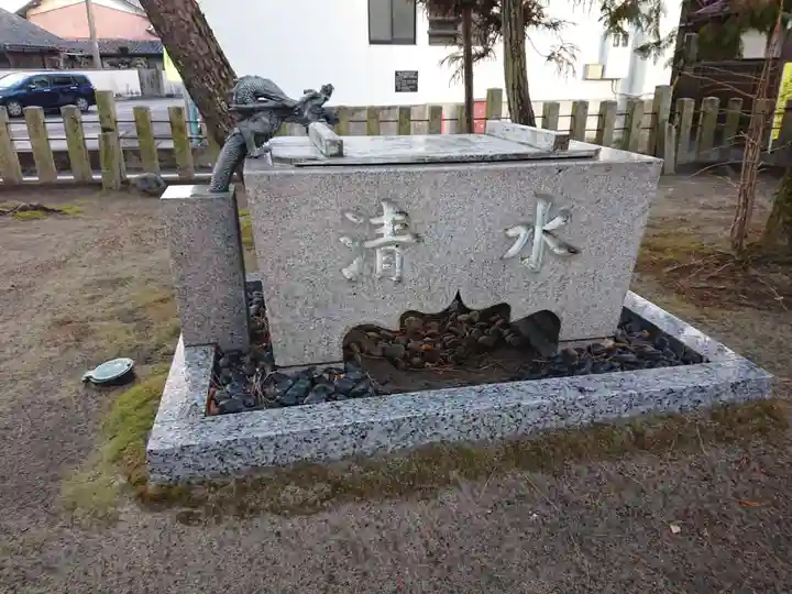 西之森神社の手水舎