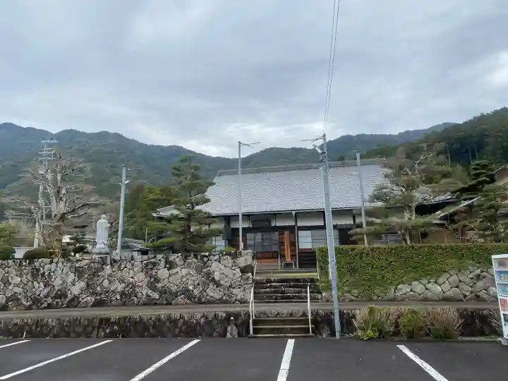 普門寺の{uncategorized: "未分類", other: "その他", undefined: "問題あり", building: "その他建物", grave: "お墓", sacred_gate: "鳥居", guardian: "狛犬", statue: "像", buddha: "仏像", history: "歴史", nature: "自然", garden: "庭園", animal: "動物", pagoda: "塔", temizu: "手水舎", mountain_gate: "山門・神門", sanctuary: "本殿・本堂", subordinate: "末社・摂社", art: "芸術", scenery: "景色", jizo: "地蔵", ema: "絵馬", goshuin: "御朱印", omikuji: "おみくじ", items: "授与品その他", amulet: "お守り", goshuincho: "御朱印帳", eats: "食事", festival: "お祭り", votive_dance: "神楽", shichigosan: "七五三参", wedding: "結婚式", experience: "体験その他", initially: "初詣", around: "周辺", anti_infection: "感染症対策"}