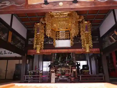 岩角山 岩角寺の本殿・本堂