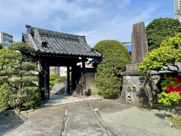良長院の{uncategorized: "未分類", other: "その他", undefined: "問題あり", building: "その他建物", grave: "お墓", sacred_gate: "鳥居", guardian: "狛犬", statue: "像", buddha: "仏像", history: "歴史", nature: "自然", garden: "庭園", animal: "動物", pagoda: "塔", temizu: "手水舎", mountain_gate: "山門・神門", sanctuary: "本殿・本堂", subordinate: "末社・摂社", art: "芸術", scenery: "景色", jizo: "地蔵", ema: "絵馬", goshuin: "御朱印", omikuji: "おみくじ", items: "授与品その他", amulet: "お守り", goshuincho: "御朱印帳", eats: "食事", festival: "お祭り", votive_dance: "神楽", shichigosan: "七五三参", wedding: "結婚式", experience: "体験その他", initially: "初詣", around: "周辺", anti_infection: "感染症対策"}