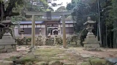 志比前神社の{uncategorized: "未分類", other: "その他", undefined: "問題あり", building: "その他建物", grave: "お墓", sacred_gate: "鳥居", guardian: "狛犬", statue: "像", buddha: "仏像", history: "歴史", nature: "自然", garden: "庭園", animal: "動物", pagoda: "塔", temizu: "手水舎", mountain_gate: "山門・神門", sanctuary: "本殿・本堂", subordinate: "末社・摂社", art: "芸術", scenery: "景色", jizo: "地蔵", ema: "絵馬", goshuin: "御朱印", omikuji: "おみくじ", items: "授与品その他", amulet: "お守り", goshuincho: "御朱印帳", eats: "食事", festival: "お祭り", votive_dance: "神楽", shichigosan: "七五三参", wedding: "結婚式", experience: "体験その他", initially: "初詣", around: "周辺", anti_infection: "感染症対策"}