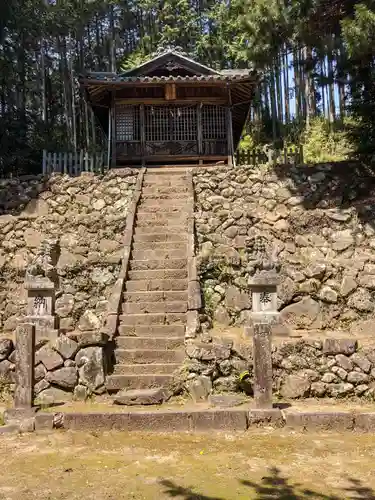 白山神社の本殿