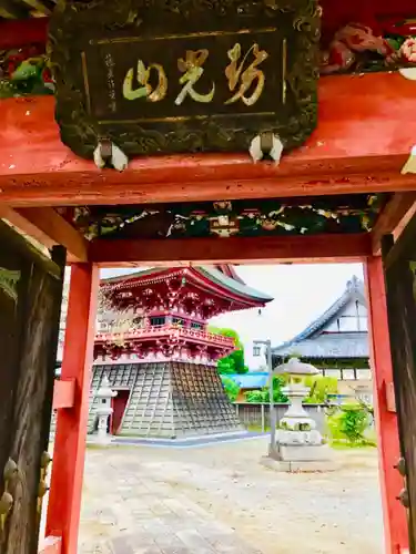 慶龍寺の山門