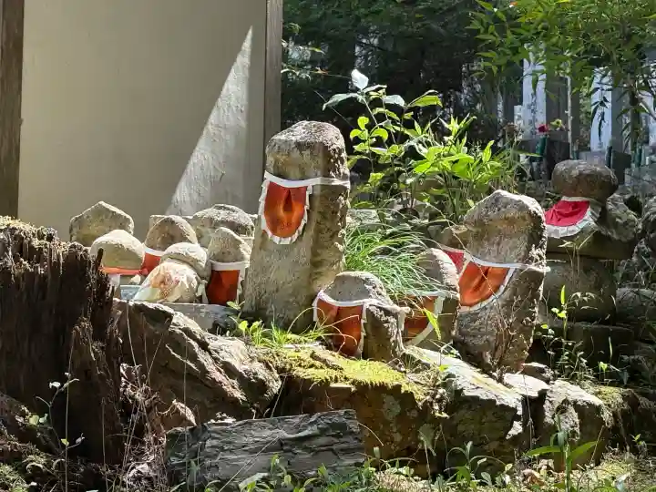 正法寺の{uncategorized: "未分類", other: "その他", undefined: "問題あり", building: "その他建物", grave: "お墓", sacred_gate: "鳥居", guardian: "狛犬", statue: "像", buddha: "仏像", history: "歴史", nature: "自然", garden: "庭園", animal: "動物", pagoda: "塔", temizu: "手水舎", mountain_gate: "山門・神門", sanctuary: "本殿・本堂", subordinate: "末社・摂社", art: "芸術", scenery: "景色", jizo: "地蔵", ema: "絵馬", goshuin: "御朱印", omikuji: "おみくじ", items: "授与品その他", amulet: "お守り", goshuincho: "御朱印帳", eats: "食事", festival: "お祭り", votive_dance: "神楽", shichigosan: "七五三参", wedding: "結婚式", experience: "体験その他", initially: "初詣", around: "周辺", anti_infection: "感染症対策"}