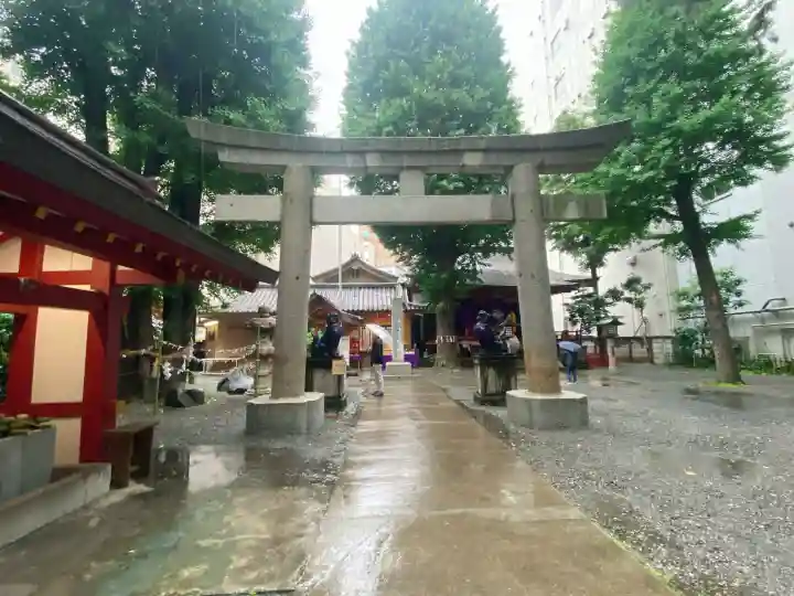 日本橋日枝神社の{uncategorized: "未分類", other: "その他", undefined: "問題あり", building: "その他建物", grave: "お墓", sacred_gate: "鳥居", guardian: "狛犬", statue: "像", buddha: "仏像", history: "歴史", nature: "自然", garden: "庭園", animal: "動物", pagoda: "塔", temizu: "手水舎", mountain_gate: "山門・神門", sanctuary: "本殿・本堂", subordinate: "末社・摂社", art: "芸術", scenery: "景色", jizo: "地蔵", ema: "絵馬", goshuin: "御朱印", omikuji: "おみくじ", items: "授与品その他", amulet: "お守り", goshuincho: "御朱印帳", eats: "食事", festival: "お祭り", votive_dance: "神楽", shichigosan: "七五三参", wedding: "結婚式", experience: "体験その他", initially: "初詣", around: "周辺", anti_infection: "感染症対策"}