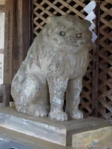 高尾穂見神社の狛犬