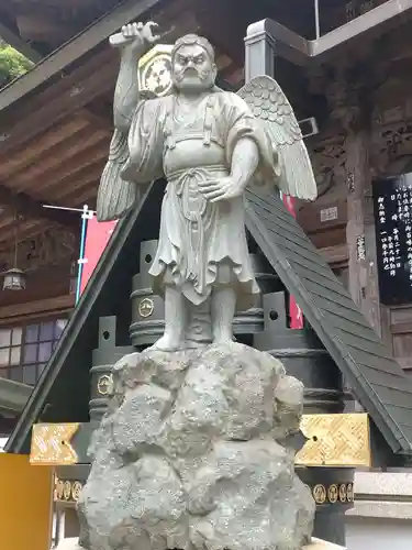 高尾山薬王院の像