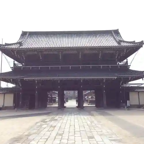 本山専修寺の{uncategorized: "未分類", other: "その他", undefined: "問題あり", building: "その他建物", grave: "お墓", sacred_gate: "鳥居", guardian: "狛犬", statue: "像", buddha: "仏像", history: "歴史", nature: "自然", garden: "庭園", animal: "動物", pagoda: "塔", temizu: "手水舎", mountain_gate: "山門・神門", sanctuary: "本殿・本堂", subordinate: "末社・摂社", art: "芸術", scenery: "景色", jizo: "地蔵", ema: "絵馬", goshuin: "御朱印", omikuji: "おみくじ", items: "授与品その他", amulet: "お守り", goshuincho: "御朱印帳", eats: "食事", festival: "お祭り", votive_dance: "神楽", shichigosan: "七五三参", wedding: "結婚式", experience: "体験その他", initially: "初詣", around: "周辺", anti_infection: "感染症対策"}