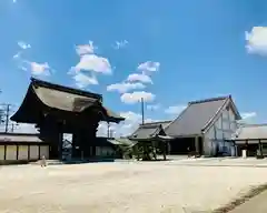 高田本山専修寺の山門