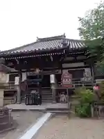 帯解寺の本殿・本堂
