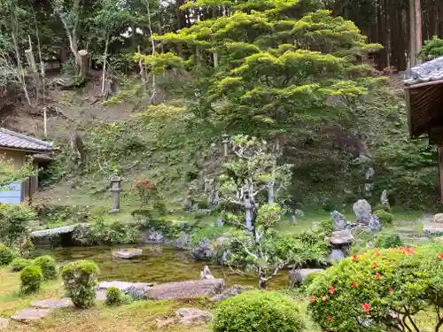 西教寺の庭園